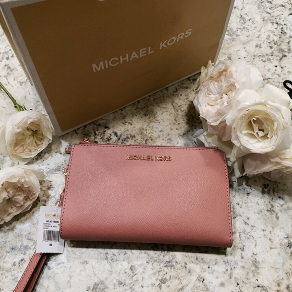 MICHAEL Michael Kors Handbags - Micheal Kors Jet Set Travel Wristlet